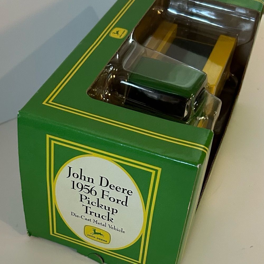 ERTL JOHN DEERE 1956 FORD PICKUP TRUCK DIE-CAST METAL VEHICLE NIB - Picture 4 of 6